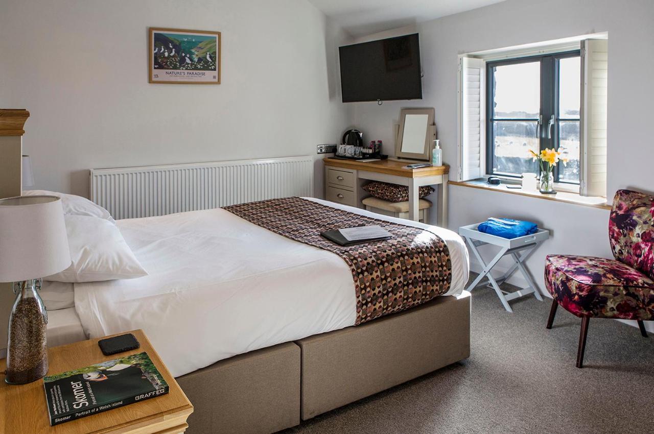 Victoria Inn Brewhouse B&B Roch Bagian luar foto