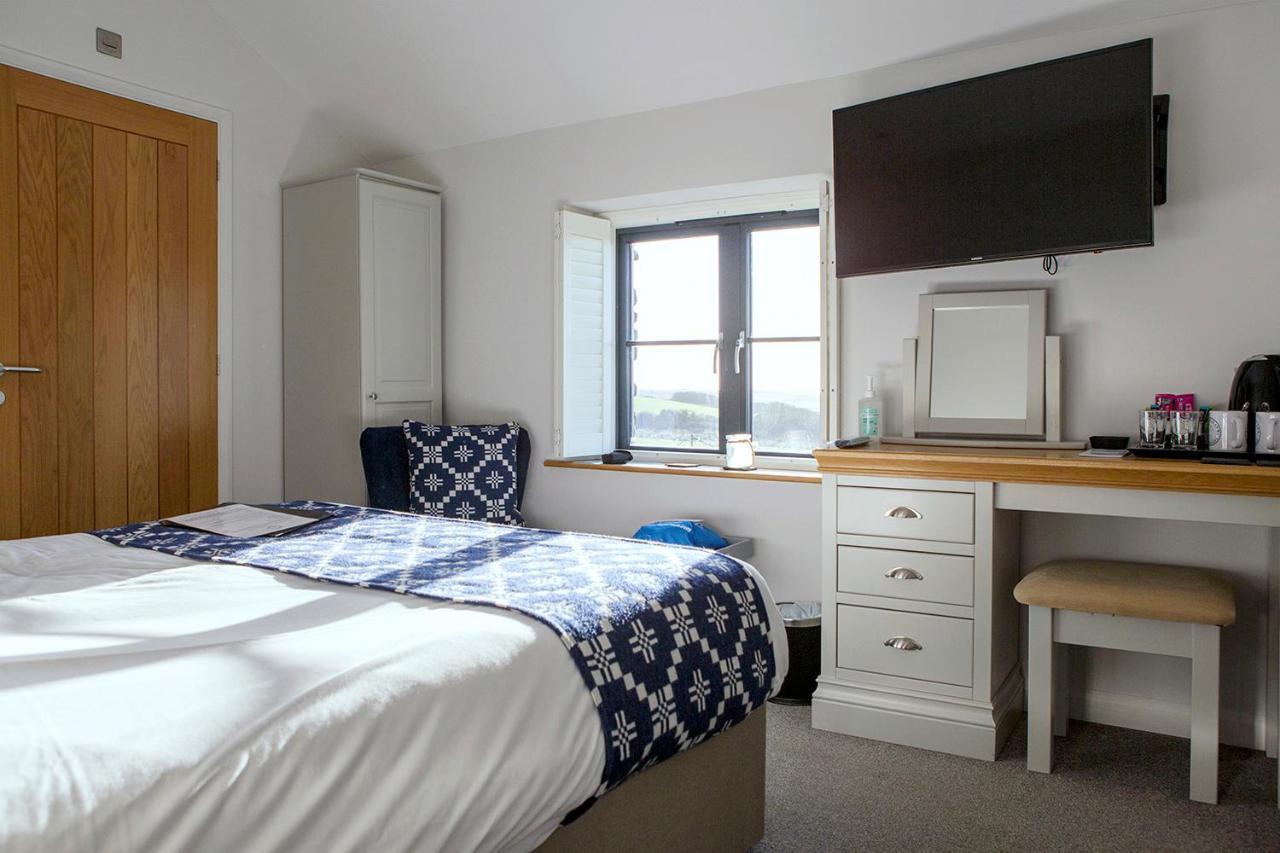 Victoria Inn Brewhouse B&B Roch Bagian luar foto